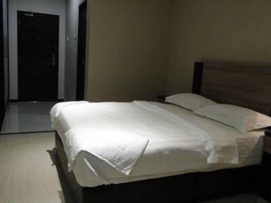 Galaxy Hotel Simpang Ampat  Extérieur photo