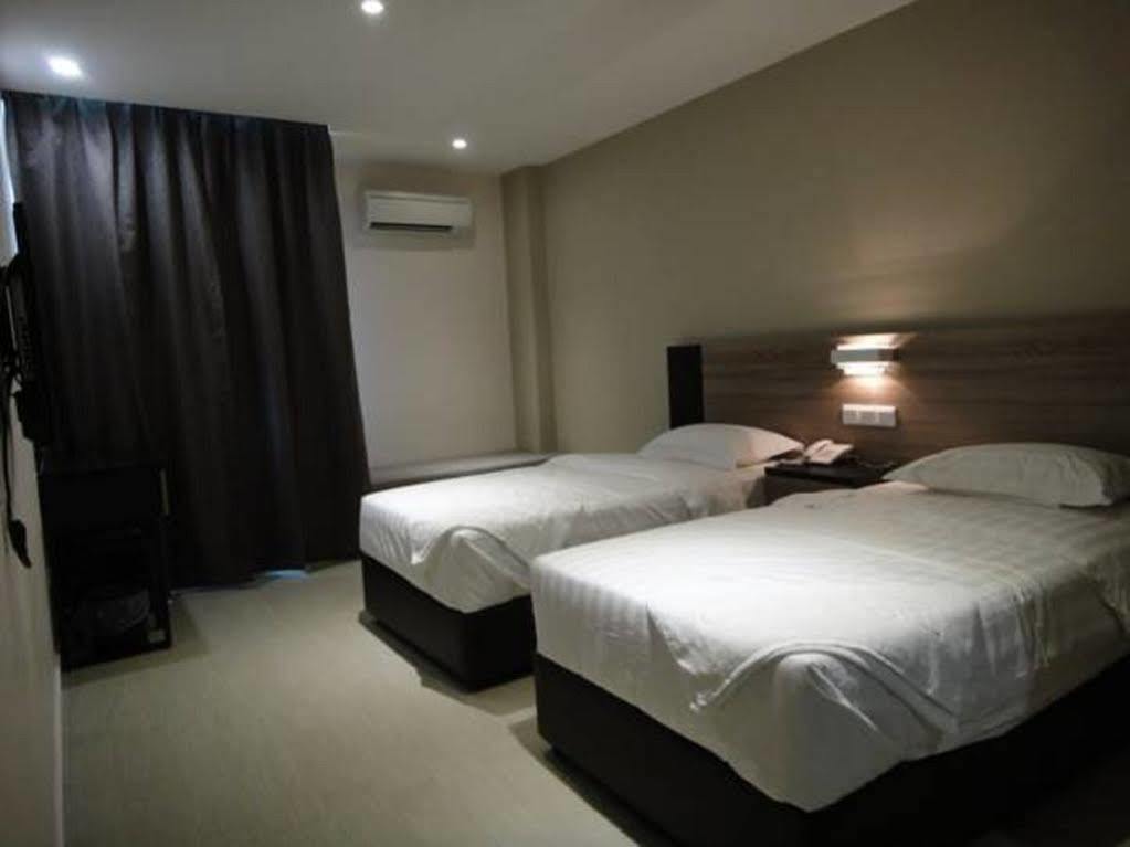 Galaxy Hotel Simpang Ampat  Extérieur photo